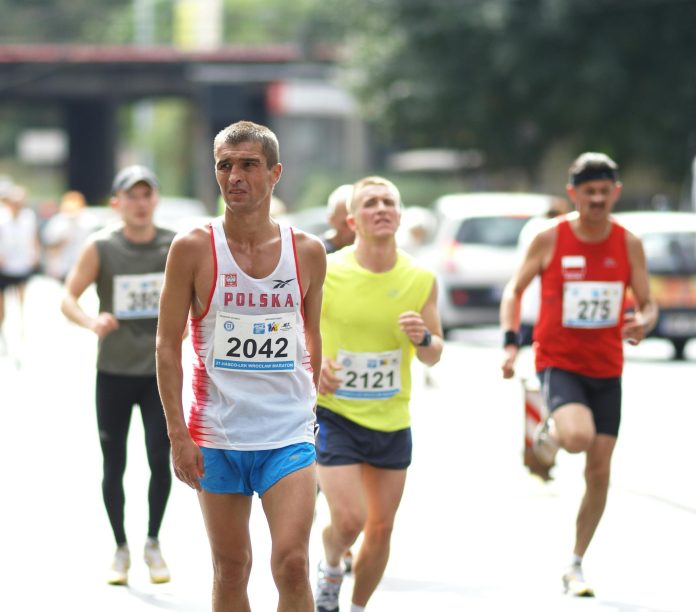corredores en un maratón