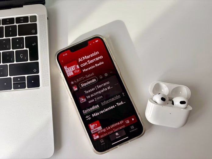 Al maratón con Serrano Teléfono ordenador y auriculares